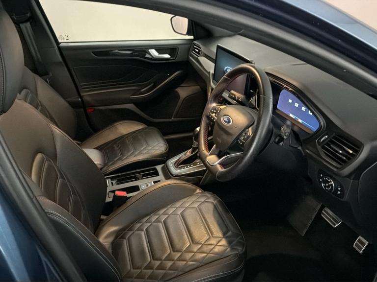 FORD FOCUS Photo bsapi-25075ee85708ae780b535a1112ebded517a9fe2d.jpg