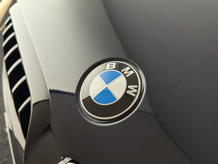 BMW 5 Series Photo bsapi-25260b6f65bc1d423af6273542bafb469cbfd59e.jpg
