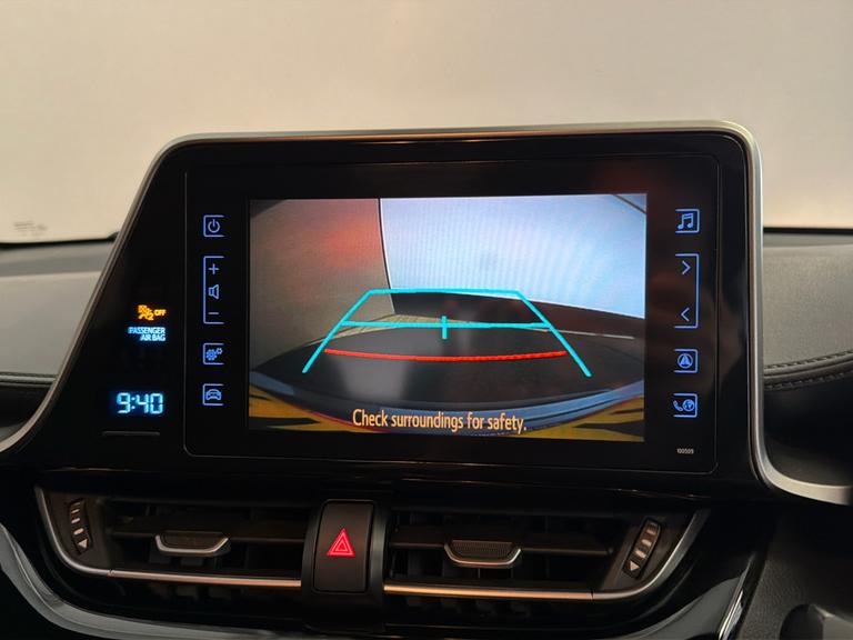 Toyota C-HR Photo bsapi-2546ef2289c21f5537ead81ca3cdbee3039cb939.jpg