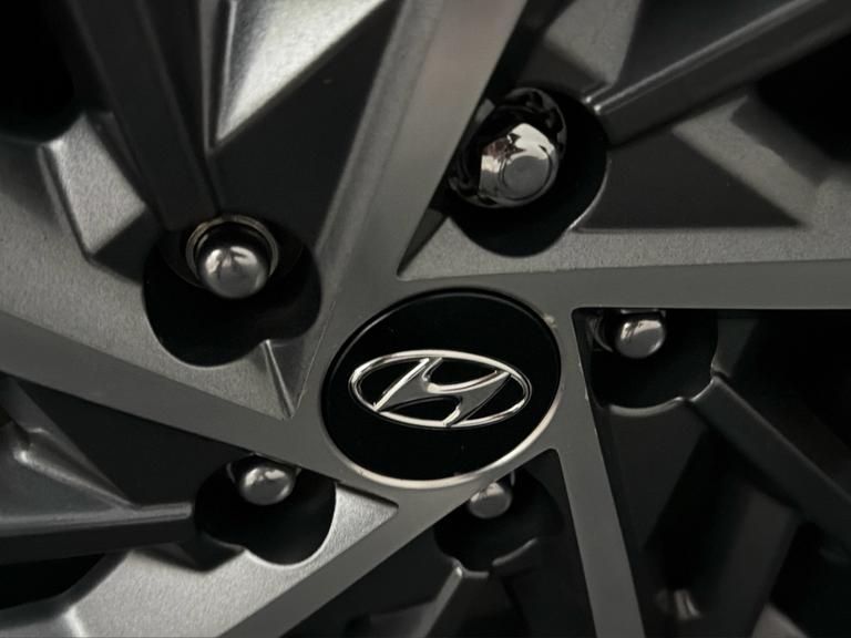 HYUNDAI TUCSON Photo bsapi-25918a56664181c7d1231fc1077d04bb064be13e.jpg