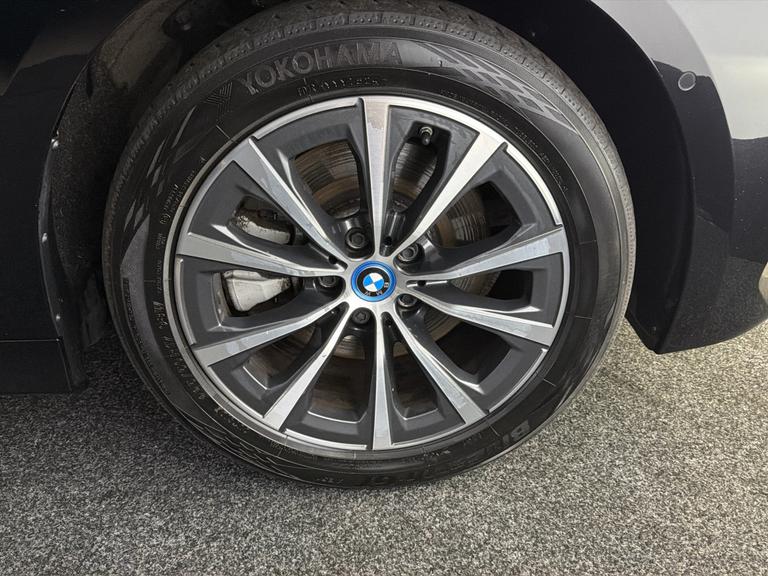 BMW 3 Series Photo bsapi-25daddc56ab2d7be3cccfb44ad508effaf35c87f.jpg