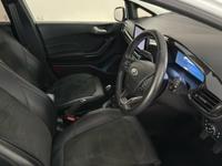 Ford Fiesta Photo 9