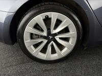 TESLA Model 3 Photo 28
