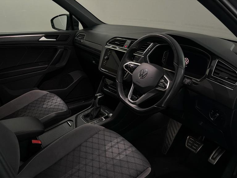 Volkswagen TIGUAN Photo bsapi-26ed9da5d390d8906e1a2ba0a0ec294b302a2e15.jpg