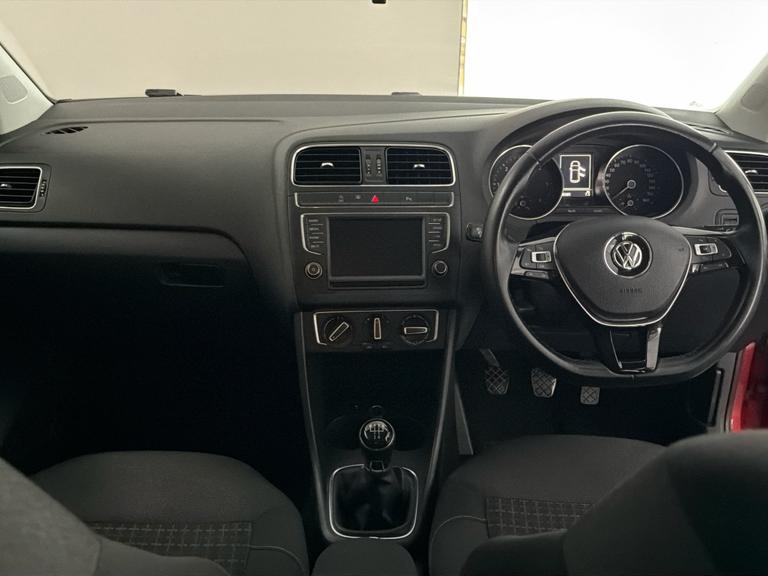 Volkswagen Polo Photo bsapi-27b84b886017f84c19da8ead84e627819364e317.jpg