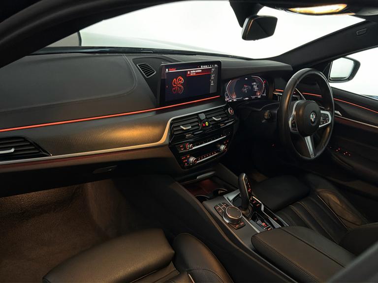 BMW 5 Series Photo bsapi-27d038f1a51e6ec9774f92b5d01fee3f77af81c9.jpg