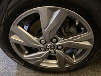 TOYOTA YARIS Photo 8