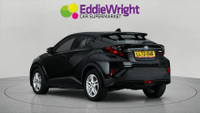 Toyota C-HR Photo 2