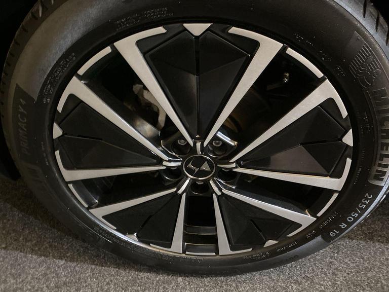 DS Automobiles DS 7 Photo bsapi-292143827983cd6117145408b215a8d4277b398f.jpg