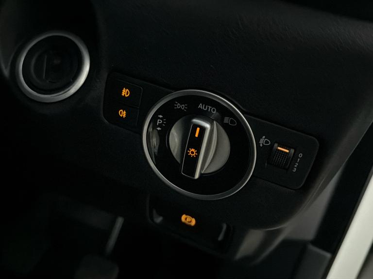 INFINITI Q30 Photo bsapi-29e556e19794827bb8c33cd17e2d50f137c8e467.jpg