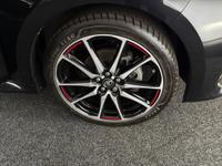 TOYOTA Yaris Photo 8