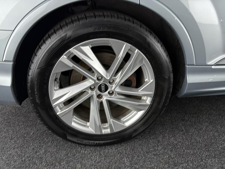 Audi Q7 Photo bsapi-2a4abad68790acd9233c23c8ffbe122d144f9490.jpg