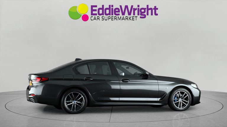 BMW 5 Series Photo bsapi-2a709f06e46cda4f789d1298a61df09b70f26367.jpg