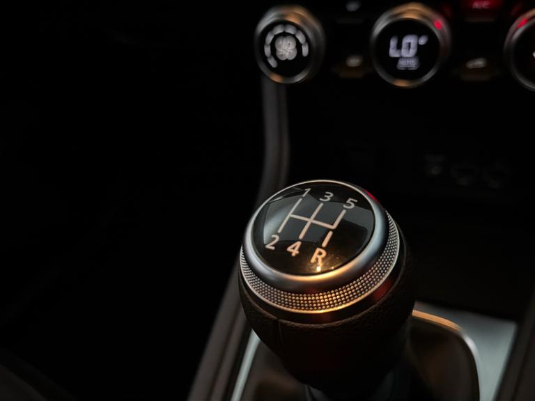 RENAULT Captur Photo bsapi-2b25a16ad18c164182a8b00ed20fc848d8eab133.jpg