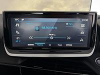 PEUGEOT 208 Photo 16