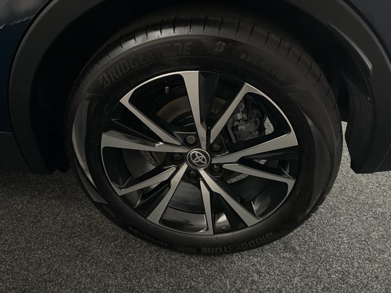 TOYOTA C-HR Photo bsapi-2bf268fdf3a7822d0a561339cbb9169629aa4af2.jpg