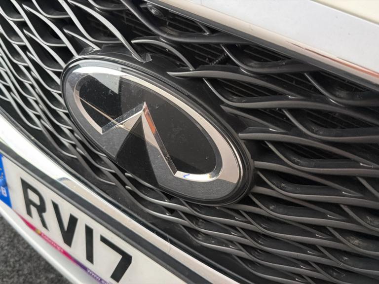 INFINITI Q30 Photo bsapi-2c526308a1221fdc644a8ba18f7aecb80f6bbb15.jpg