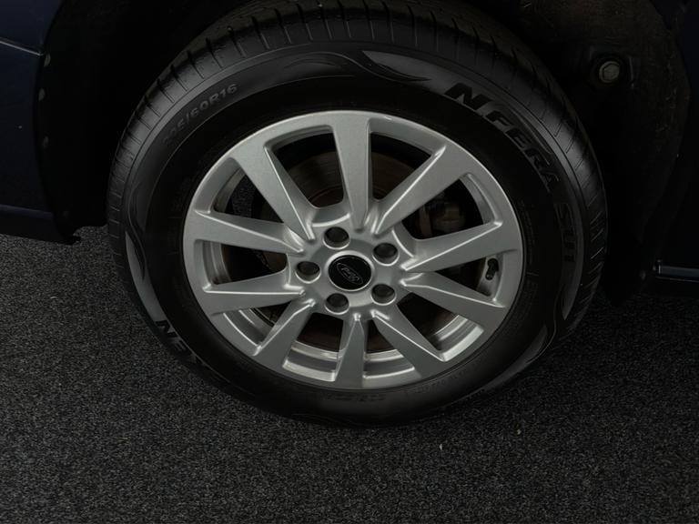FORD Tourneo Connect Photo bsapi-2c7d809ba6462f33333a2d769e0e9598bef7e0e2.jpg
