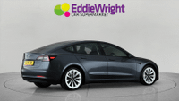 TESLA Model 3 Photo 5