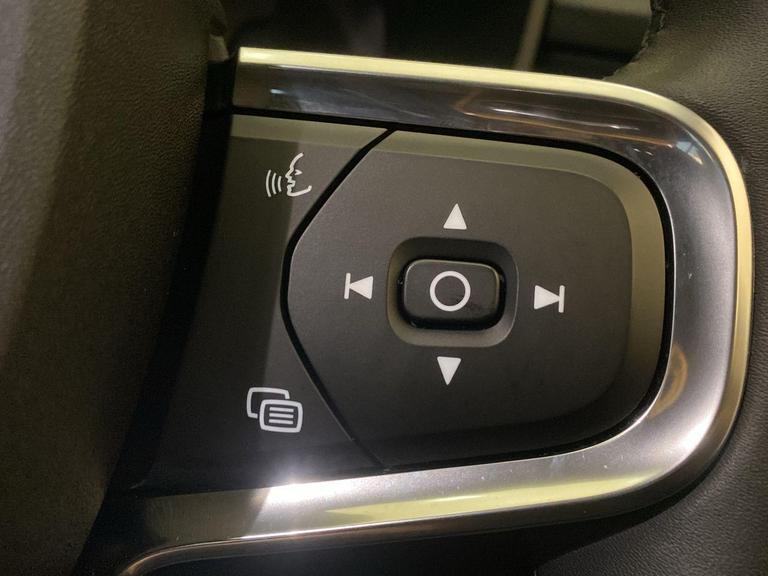 VOLVO XC40 Photo bsapi-2f6016d5e289a62a2f3ad81ffa16a84486f10011.jpg