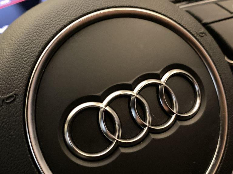 Audi A4 AVANT Photo bsapi-306c10f087fc74cc6f0389bb4e61f6b59d1d1975.jpg