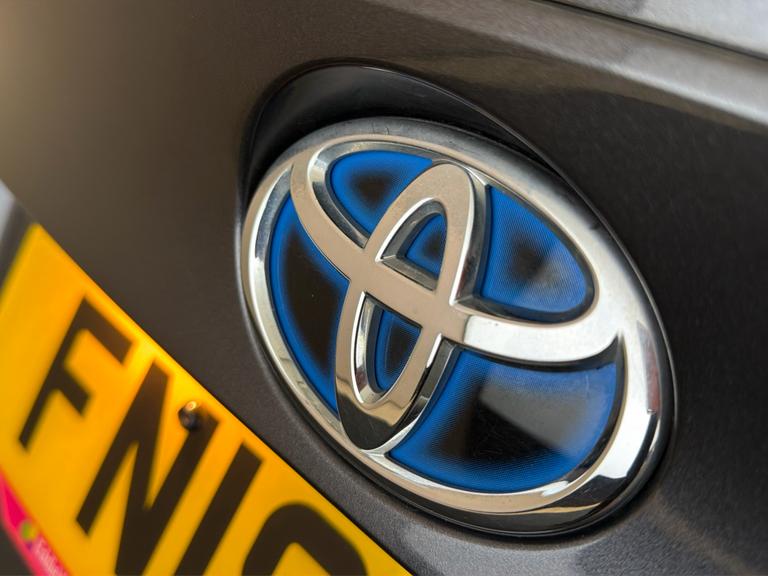 Toyota C-HR Photo bsapi-309703e1bc697401b54f942bfd83a116cdae5c5f.jpg