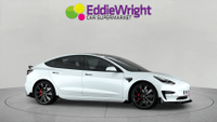 TESLA Model 3 Photo 8