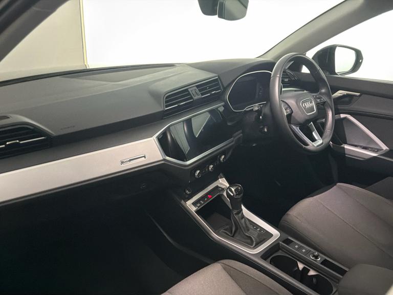Audi Q3 Photo bsapi-3189436b4ac94c17892ea63c50566742001fe574.jpg