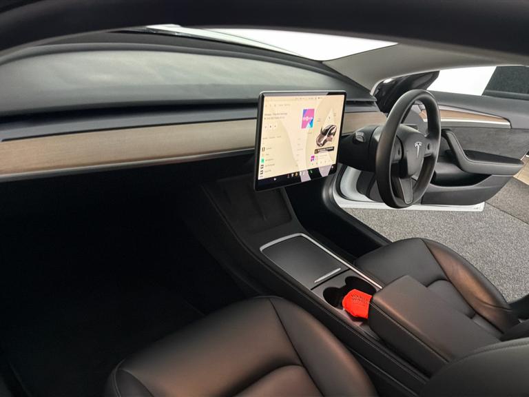 TESLA Model 3 Photo bsapi-326db93637b348229b7f4ad804dcb255dec950f1.jpg