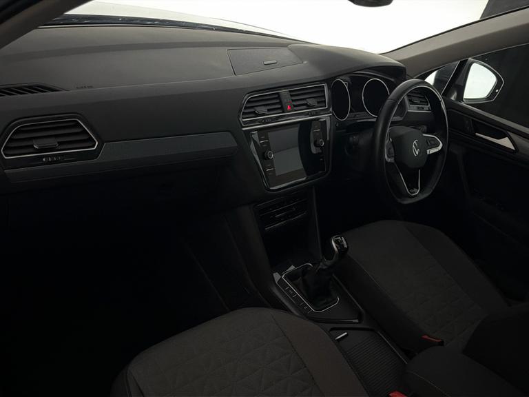 Volkswagen TIGUAN Photo bsapi-3316c372635b84cdd6fb4ea09b8d46b1a8e6eae1.jpg