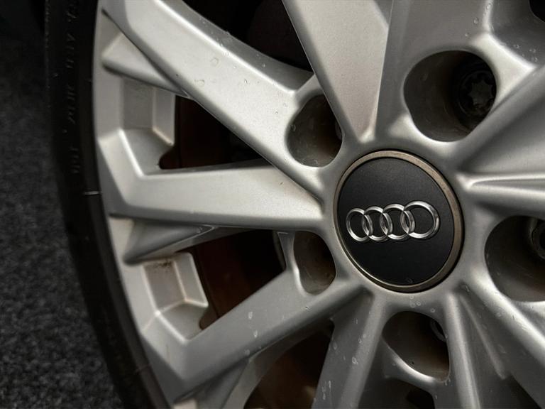 Audi A4 Photo bsapi-35a0a0bf58e6502ed0c90c043146968dd9624b2a.jpg