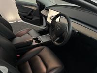 TESLA Model 3 Photo 9