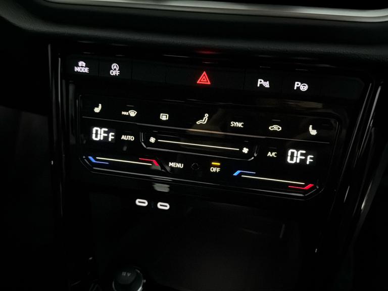 VOLKSWAGEN T-ROC Photo bsapi-36b1aaf38bead74568334aa12b551a6c805f7895.jpg