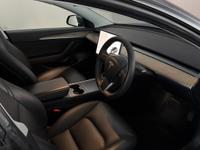 TESLA Model 3 Photo 9