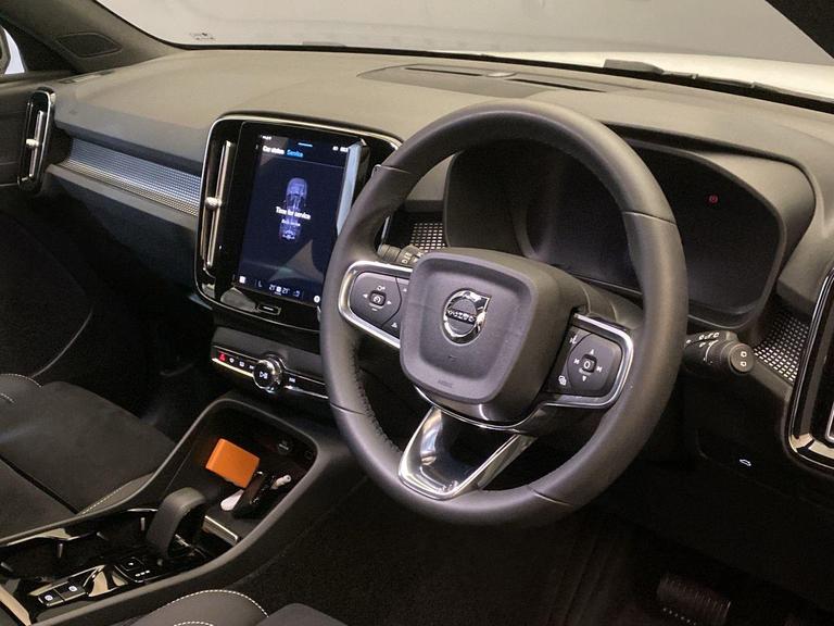 VOLVO XC40 Photo bsapi-375fb91a31a0a4d0ee65623b72626cfa6aa05a8f.jpg