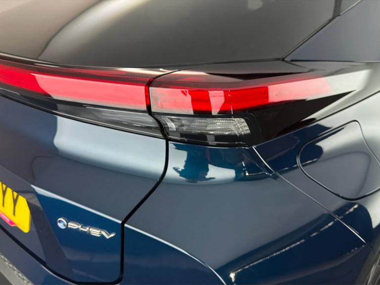 TOYOTA C-HR Photo bsapi-384a54f25be917e0c3c09c731d8f26b9114d1d47.jpg
