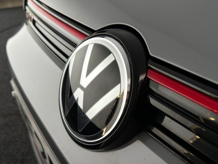 Volkswagen GOLF Photo bsapi-38a70d1339be8764aa72df9d0cb48c082700977e.jpg