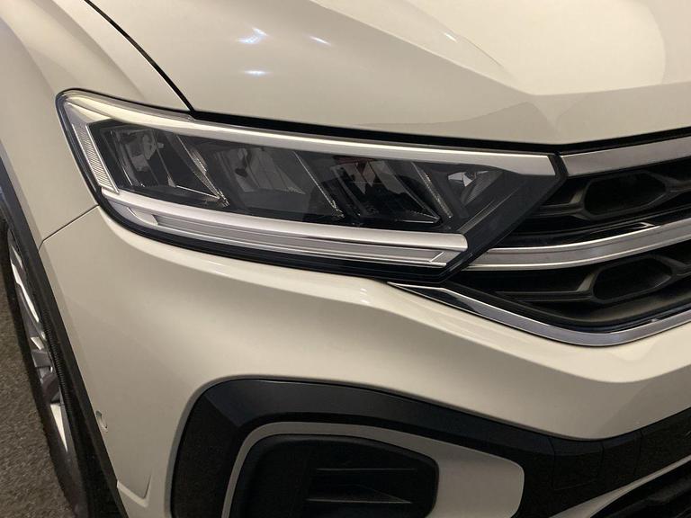 Volkswagen T-ROC Photo bsapi-39c0c514afecd691fb97e6f24c6dfe0549a0550b.jpg