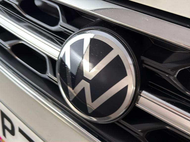 VOLKSWAGEN T-ROC Photo bsapi-3aa7b2816dd2b79ca4a0f01416af8fefbf16b952.jpg