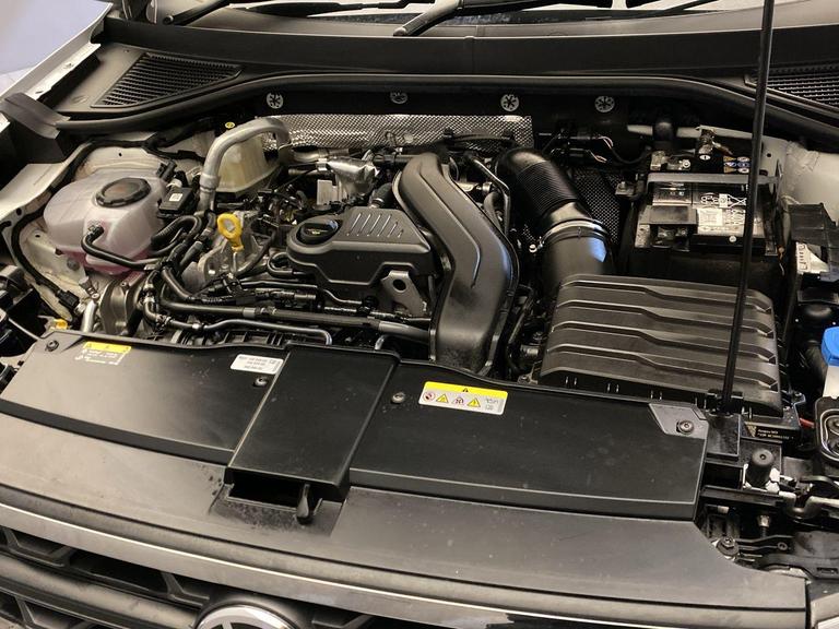 Volkswagen T-ROC Photo bsapi-3b614f9859e856552e39baafc805586324fd3123.jpg