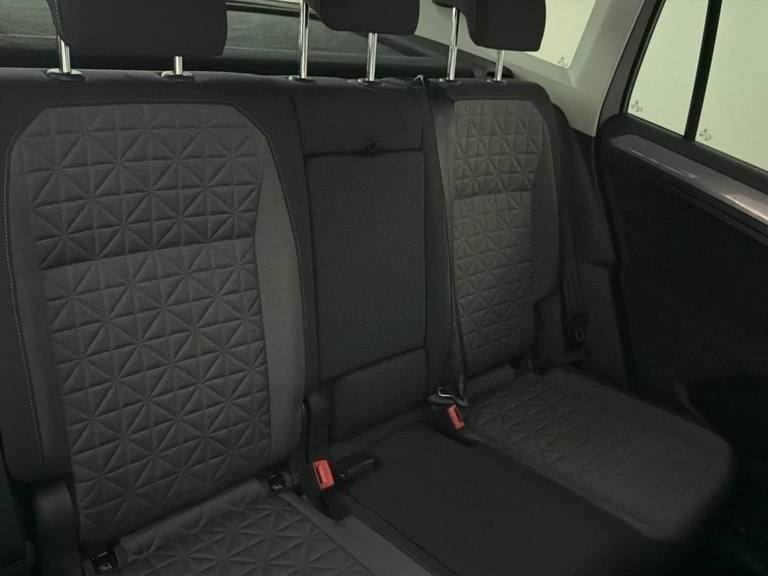 Volkswagen TIGUAN Photo bsapi-3b83c14d250e34c7bd51899563936ff969c2b131.jpg