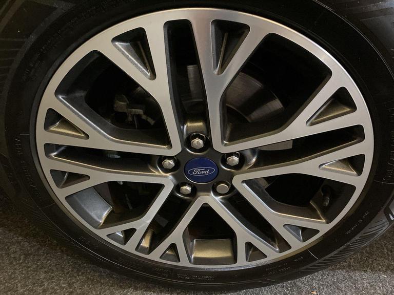 Ford KUGA Photo bsapi-3e413a2e041f7582bd0f4cad88cfcc575e249211.jpg