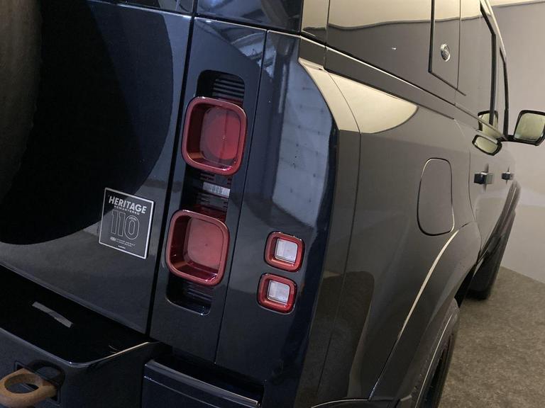 LAND ROVER DEFENDER 110 Photo bsapi-3eb9a58e3090a2945fbe5c17a9e5f3c17c609430.jpg