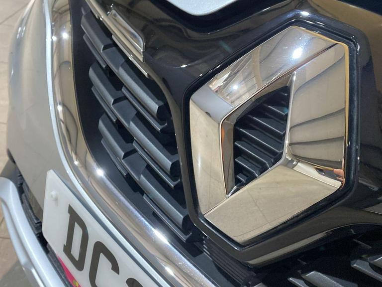 RENAULT Captur Photo bsapi-3f37280556036c60c3b3bb449c59c5f4d12a6509.jpg