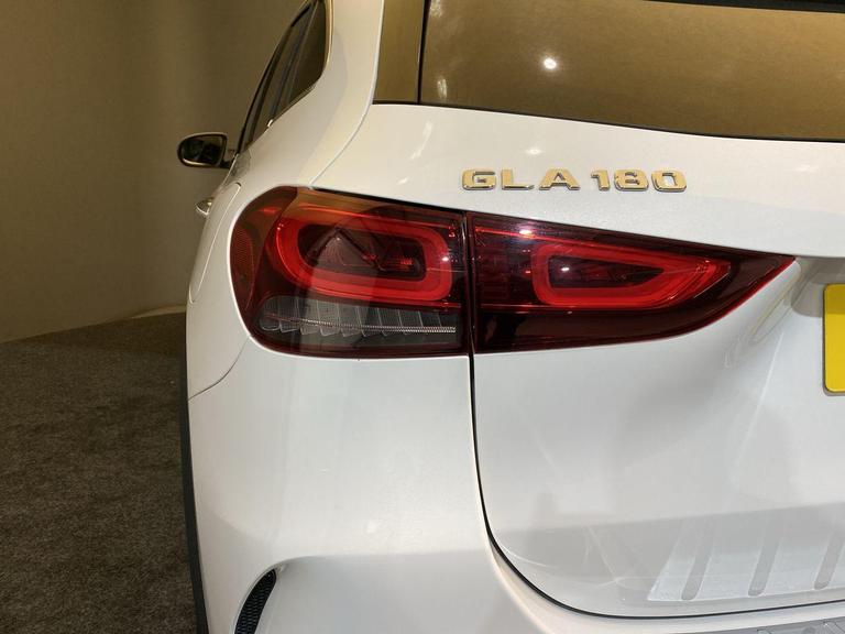 MERCEDES-BENZ GLA Photo bsapi-3fd4c34e4061bd63e8b8ecad8a17f6d7e2f43f54.jpg