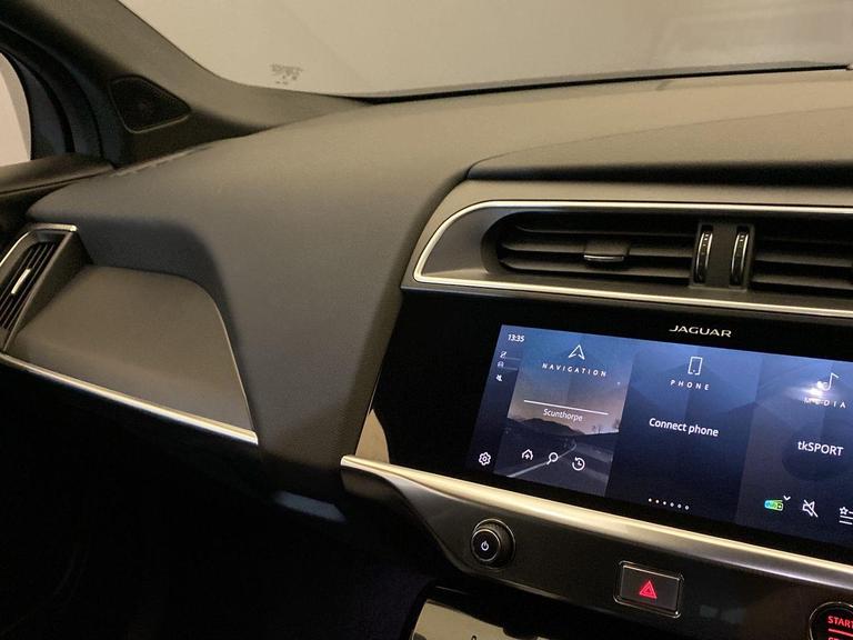 JAGUAR I-PACE Photo bsapi-403a98050b75719e2f6c5816c8fc3ec44e29dba8.jpg