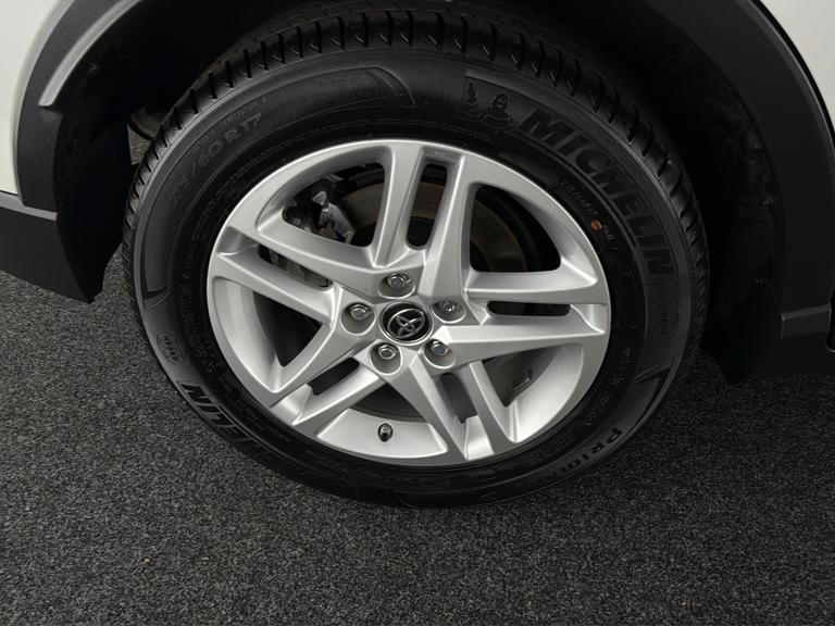 Toyota C-HR Photo bsapi-412d30a945ce90ef6813c0b69d811541f699327c.jpg