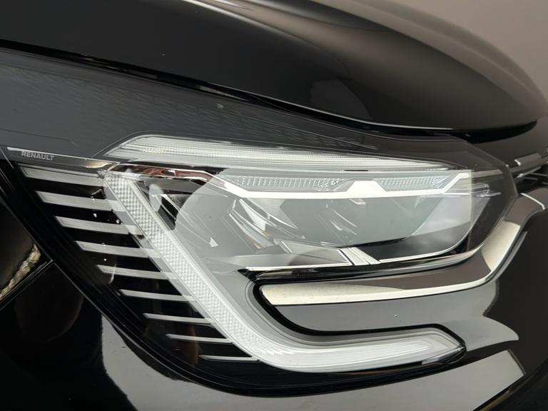 RENAULT CAPTUR Photo bsapi-4220db68d0c4303e6d75c4192bd0742fc96eea12.jpg