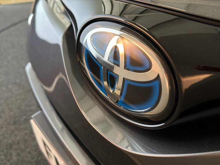 Toyota C-HR Photo bsapi-4233264d0be177a114701cdba72cfcf36f00320d.jpg