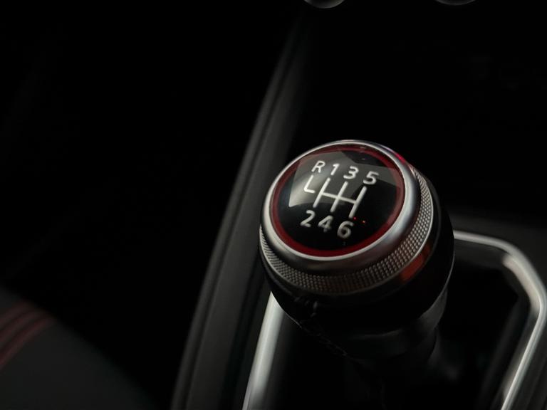 RENAULT Clio Photo bsapi-4344483bf7e7d1b89e846aa9f241937dd9125a67.jpg